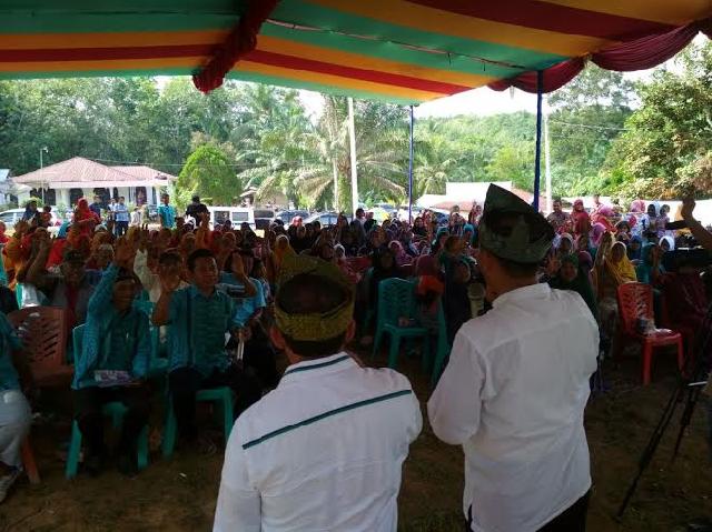 Warga Pandan Wangi Inhu Terharu dan Janji Menangkan Firdaus-Rusli