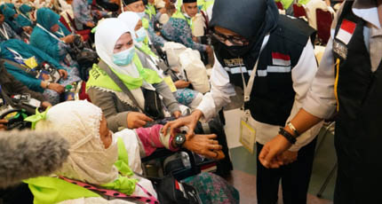 Ada Tiga Ribu Jemaah Haji Indonesia dengan Risiko Tinggi Diberi Wristband