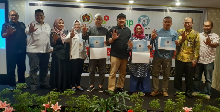 26 Anggota PWI Riau Terima Sertifikat UKW Angkatan XII