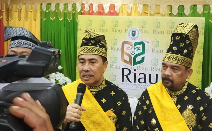 Gubernur Riau Tanda Tangani SK Kurikulum Muatan Lokal Budaya Melayu