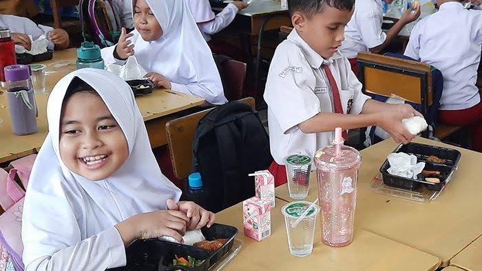 Pemko Pekanbaru Gratiskan Biaya Pendidikan Anak Kurang Mampu