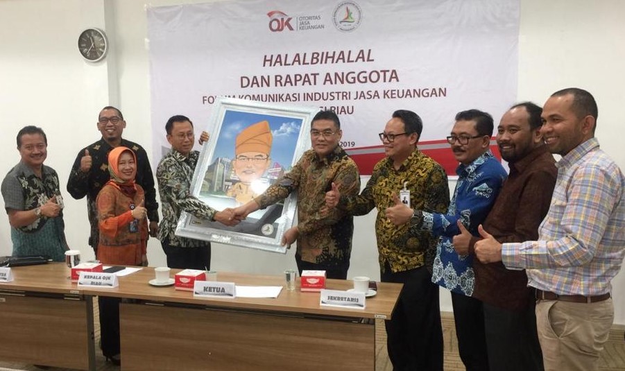 Ketua FKIJK Riau Diserahterimakan dari Irvandi Gustari ke Wahyu Sulistiyono