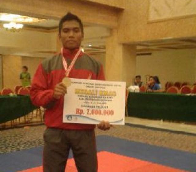 Putra Asal Siak Ini Wakili Indonesia di Coupe De Kayl Luxembourg Karate Championship