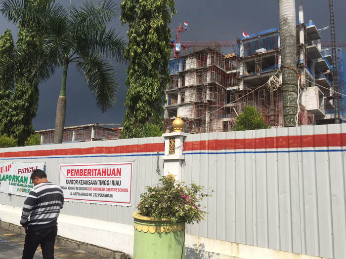 PT Hutama Karya Larang Wartawan Liput Topping Off Pembangunan Gedung Kejati Riau