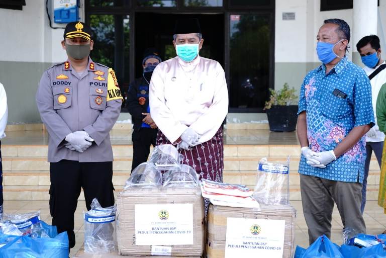 Peduli Wabah Covid-19, PT BSP Siak Serahkan APD ke Pemkab Siak