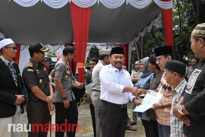 Pemkab Kampar Serahkan 1.400 Sertifikat Tanah Masyarakat