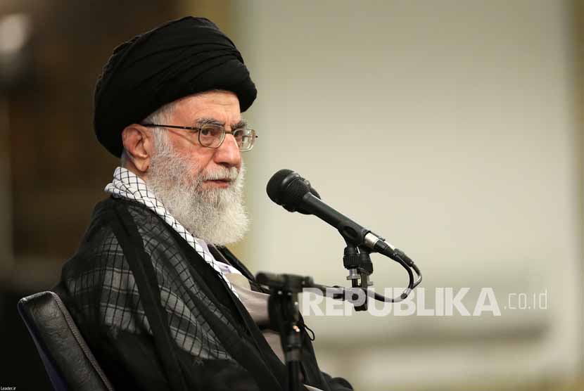 Ayatollah Ali Khamenei akan Pimpin Salat Idul Fitri di Teheran