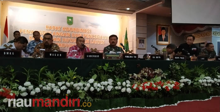Gubernur Riau Segera Tinjau Kembali Izin Perkebunan 