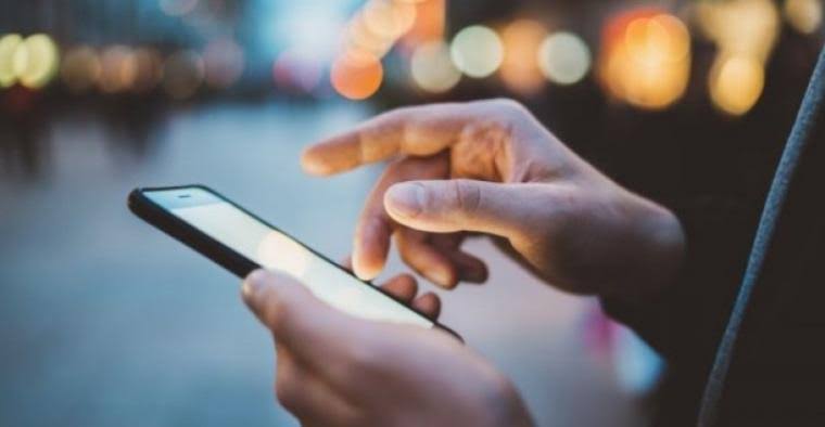 Orang Indonesia Main Gadget Lebih dari 5 Jam per Hari, Ini Kata Penemu Hp