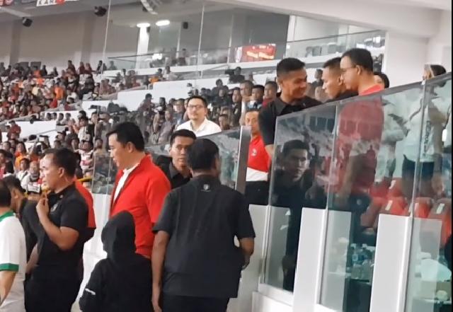Viral, Anies Baswedan Dihalangi Paspampres Saat Hendak Ucapkan Selamat ke Persija