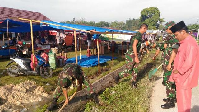 Jumat Bersih Batalyon 132 Bima Sakti Disambut Antusias Warga