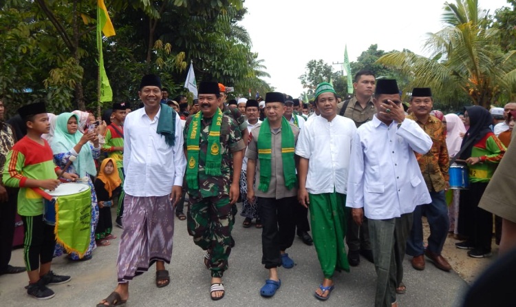 Panglima TNI dan Kapolri Silaturahmi ke Ponpes Nurul Iman Tapung Kampar