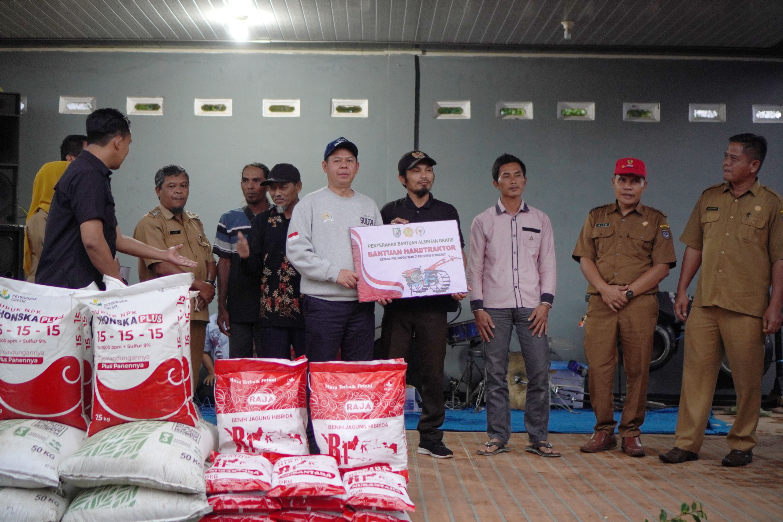 Senator Peduli Ketahanan Pangan, Sultan Serahkan Bantuan Alsintan dan Benih Jagung