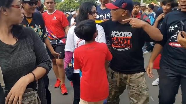 Massa Berkaos #2019 Ganti Presiden Intimidasi Seorang Ibu Bersama Anaknya, Ini Tanggapan Istana