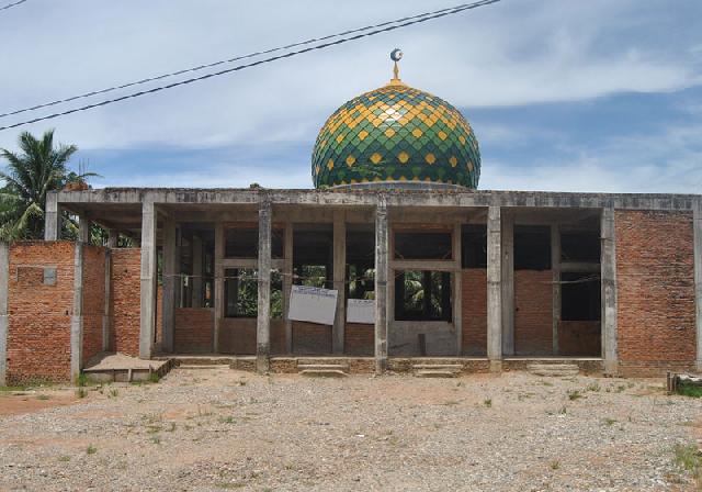 Pembangunan Masjid Al Falah Terbengkalai