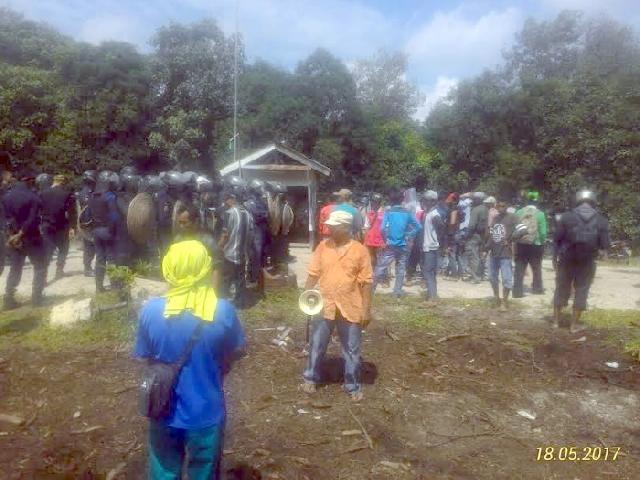 Aksi Damai Masyarakat Teluk Binjai ke PT SAU Berujung Bentrok