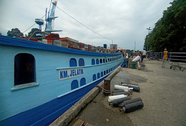Tiket Kapal Penumpang di Pelabuhan Sungai Duku Ramai Dipesan