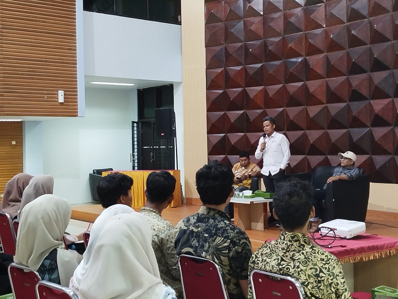 SPS Riau Tampil di Pekan Literasi Riau: Ajarkan Teknik Cepat Menulis