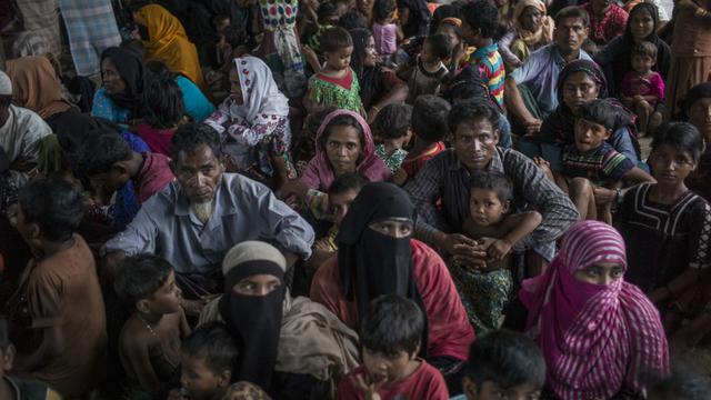 Empat Ratusan Pengungsi Rohingnya Dikirim ke Pulau Terpencil