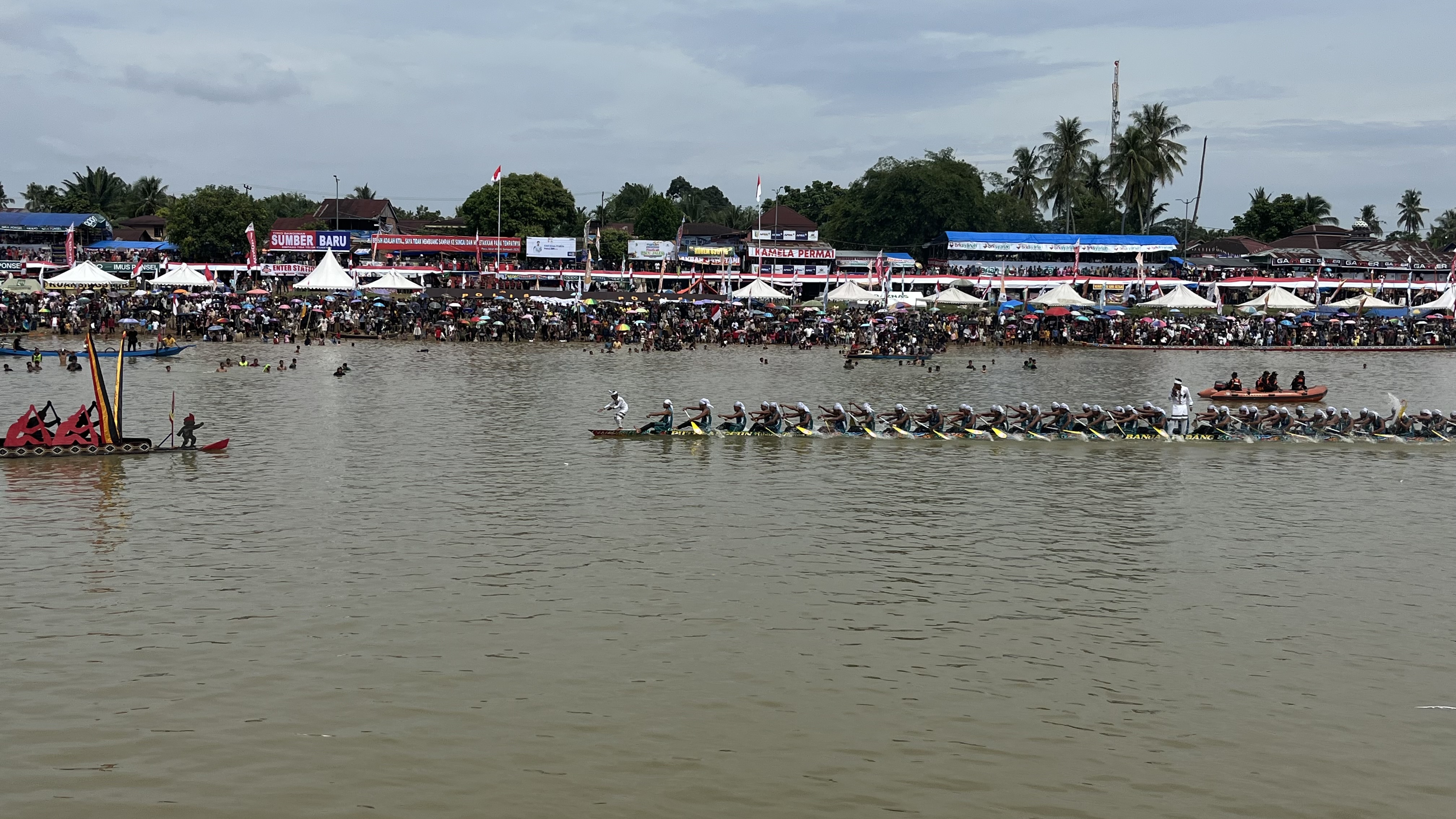 Pacu Jalur 2025, Jagoan Inhu Hingga Sang Juara Tahun 2024 Pulang di Hari Keempat