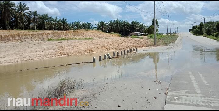 Sudah Dibicarakan dengan Dinas PUPR, Namun Jalan Tergenang Air di Siak Belum Ditindaklanjuti