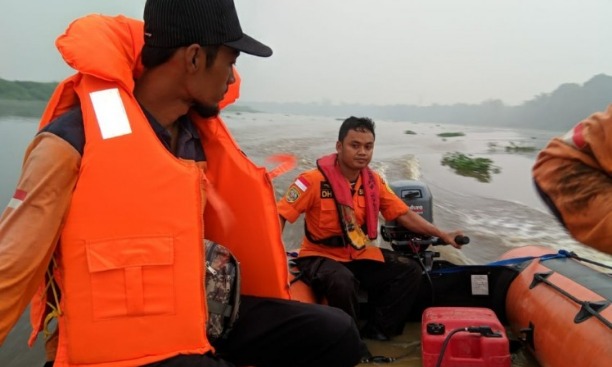 Tim SAR Dikerahkan Cari Operator Alat Berat Hilang di Sungai Ujung Tanjung
