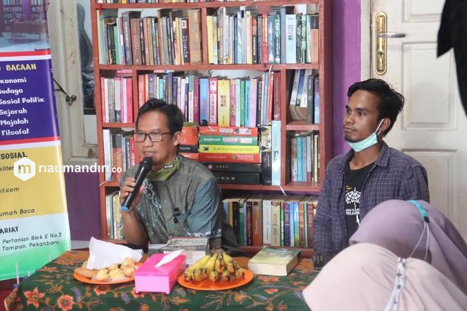 Bedah Novel Bumi Manusia, Teratak Literasi Gaungkan Literasi di Bumi Melayu