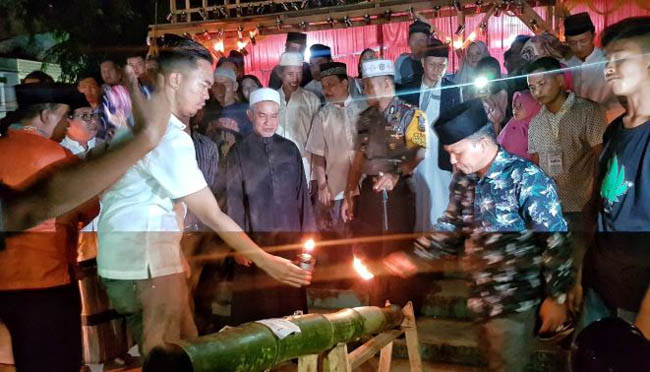 Buka Festival Lampu Colok dan Meriam Bambu 2019, Wabup Meranti Sulut Api Perdana
