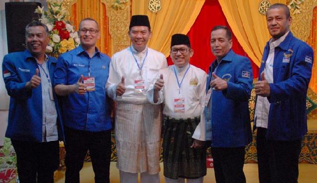 Kader Demokrat Kompak Antar Firdaus-Rusli Daftar ke KPU Riau