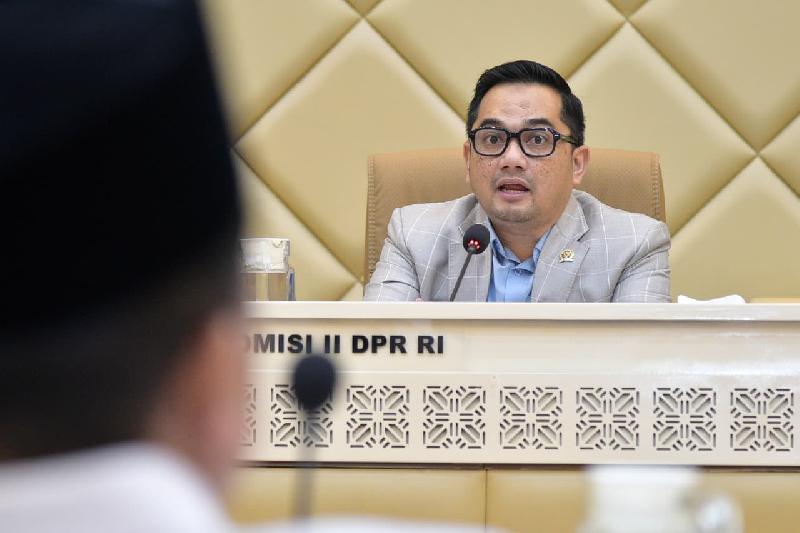 Komisi II DPR Sebut Nusron Wahid Lamban Tindaklanjuti Soal Lahan Sawit Ilegal
