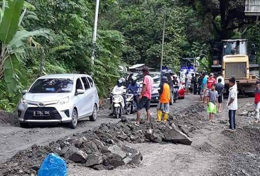 Tiga Titik di Jalan Sumbar-Riau Terancam Longsor Besar, Hindari Perjalanan di Malam Hari