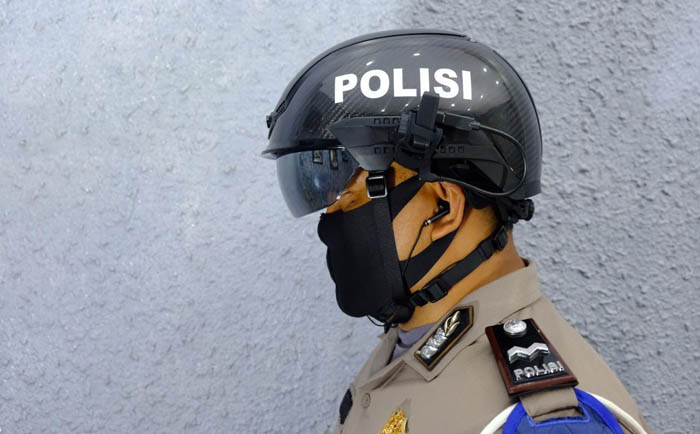 Polda Riau Gunakan Helm Robocop Untuk Deteksi Covid-19