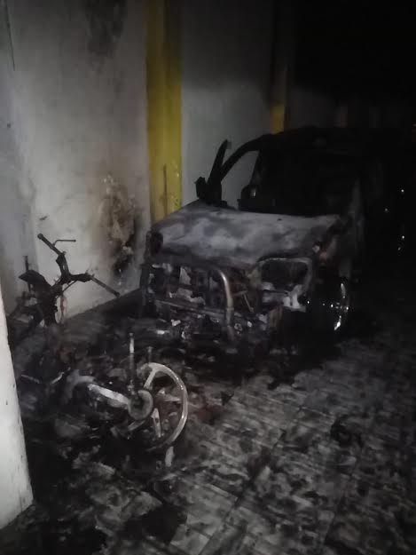 Diputusin, Pria di Pekanbaru Ini Bakar Motor Mantan Pacarnya