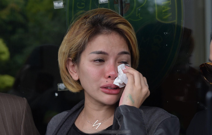 Dikepung Polisi Sebelum Ditangkap, Nikita Mirzani Teriak-teriak Sambil Nangis Histeris