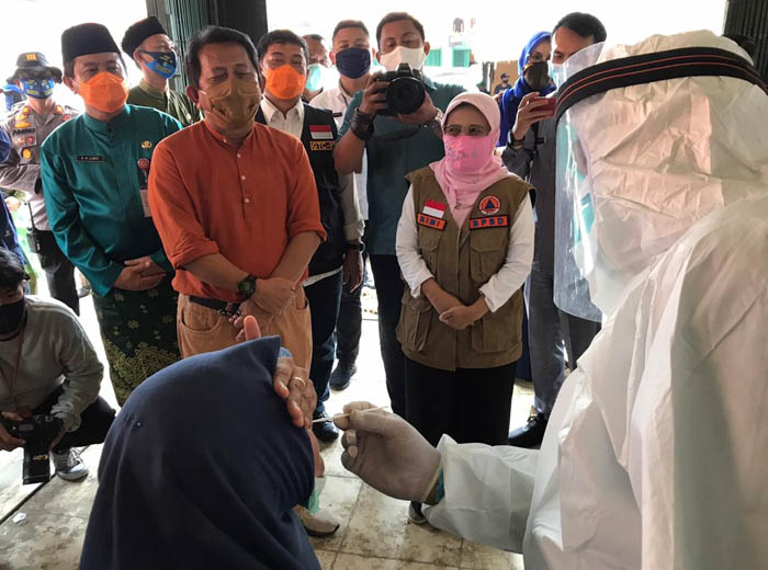 Putus Mata Rantai Covid-19 di Rohul, Sekdaprov Riau Tinjau Swab Massal di Pasar Baru Ujung Batu