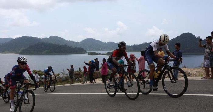 Duo Pebalap Malaysia Kuasai Etape Terakhir Tour de Singkarak 