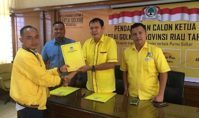 Giliran Ketua DPD Golkar Riau Andi Rachman Ambil Formulir