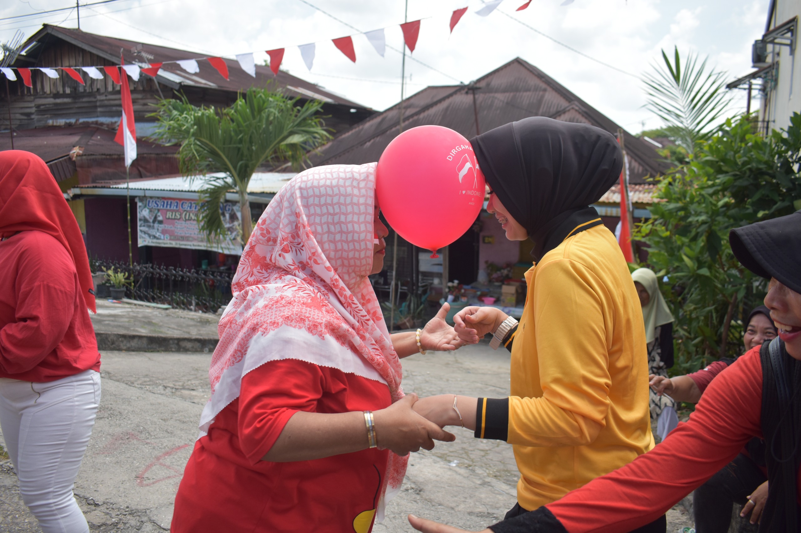 Lomba 17-an di Kampung Bandar, Satlantas Polresta Pekanbaru Bangkitkan Nasionalisme