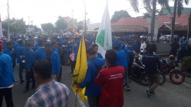 Ratusan Mahasiswa Riau Demo Tolak Kenaikan Harga BBM