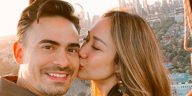 Ashraf Sinclair Meninggal karena Serangan Jantung