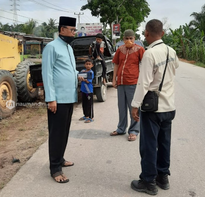 Manfaatkan Hari Libur, Bupati Rohil Suyatno Cek Pembangunan Jalan Lintas Bagansiapiapi-Ujung Tanjung