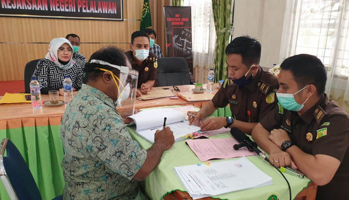 Bareskrim Polri Serahkan Tersangka ke Kejari Pelalawan, Kasus PT Adei Segera Disidang