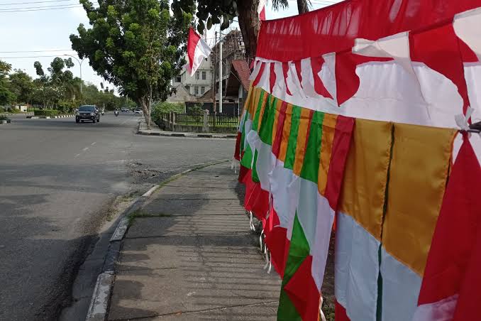 Pedagang Bendera Dilarang Berjualan di Tepi Jalan Protokol