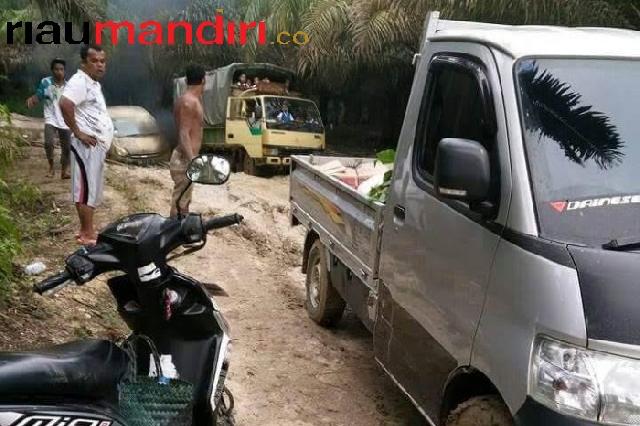 Warga Keluhkan Kondisi Jalan Menuju 5 Desa di Tapung Hulu