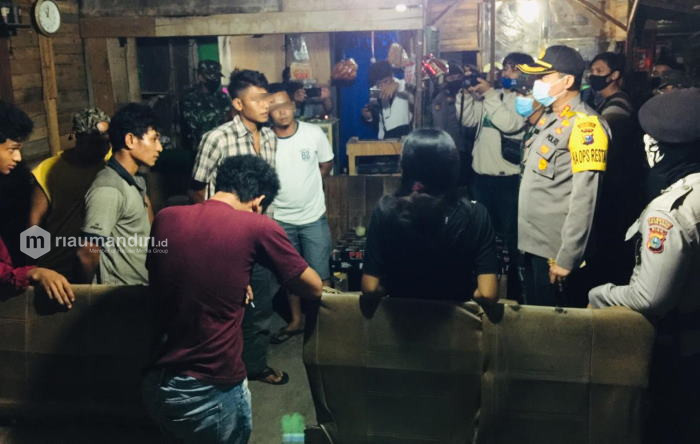 Minum Tuak Saat PSBB Pekanbaru, Enam Orang Digelandang ke Kantor Polisi