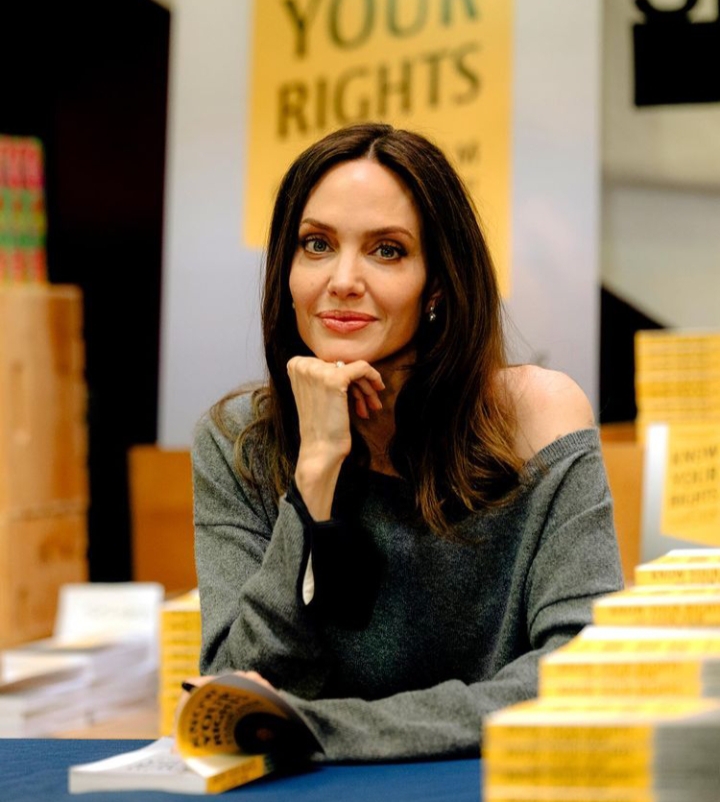 Rusia Invasi Ukraina, Angelina Jolie Kirimkan Doa