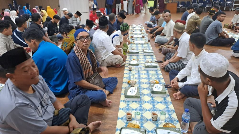 Lima Ribu Paket Berbuka Tersedia di Masjid Raya Annur, Termasuk Sedekah Pj Gubri SF Hariyanto