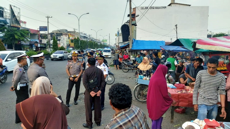 Satlantas Tertibkan Pedagang dan Parkir Liar di Pasar Cik Puan Pekanbaru