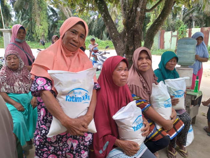 Rumah Yatim Riau Salurkan Bantuan Bahan Pokok untuk Warga Rumbai Pesisir