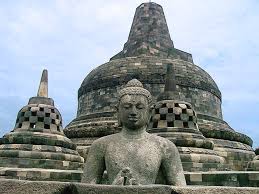 Pengunjung Naik ke Candi Borobudur Dibatasi dan Daftar Secara Online